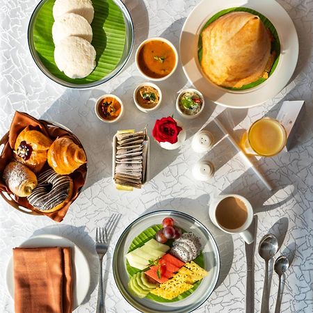 Hyatt Place Gurgaon Udyog Vihar Екстериор снимка A typical vegetarian meal served on board