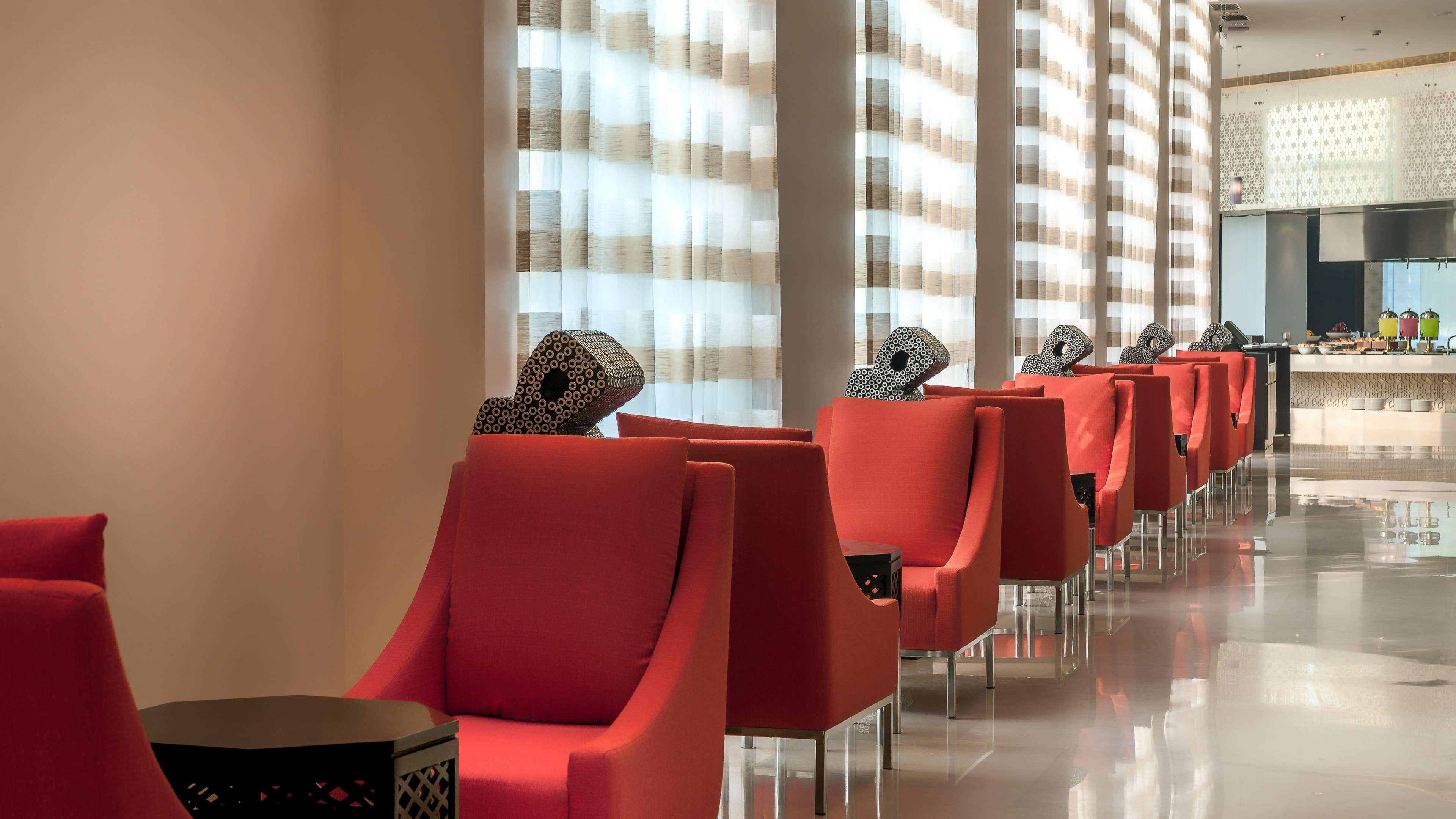 Hyatt Place Gurgaon Udyog Vihar Екстериор снимка The lounge at the airport