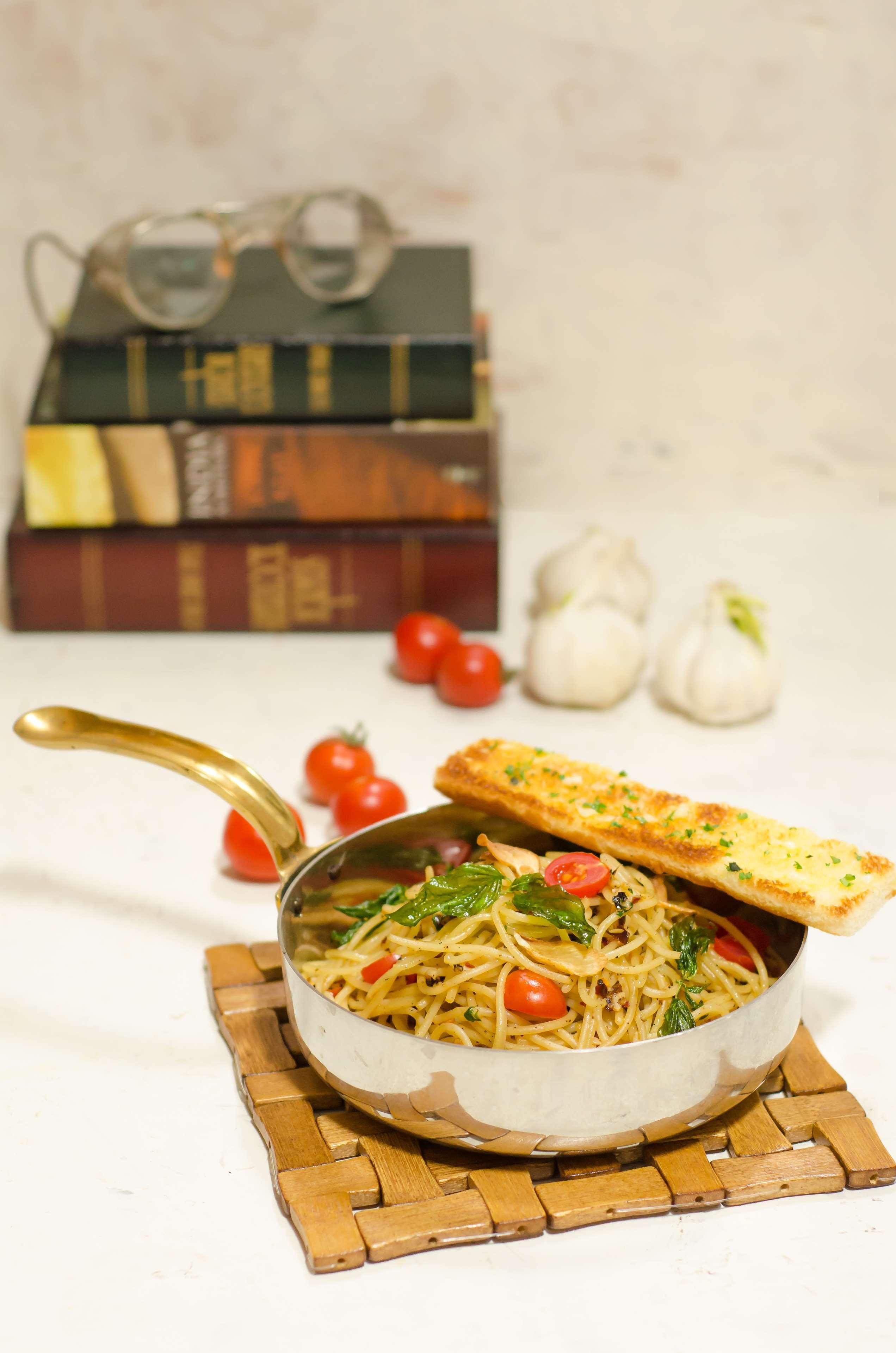 Hyatt Place Gurgaon Udyog Vihar Екстериор снимка Garlic bread with pasta