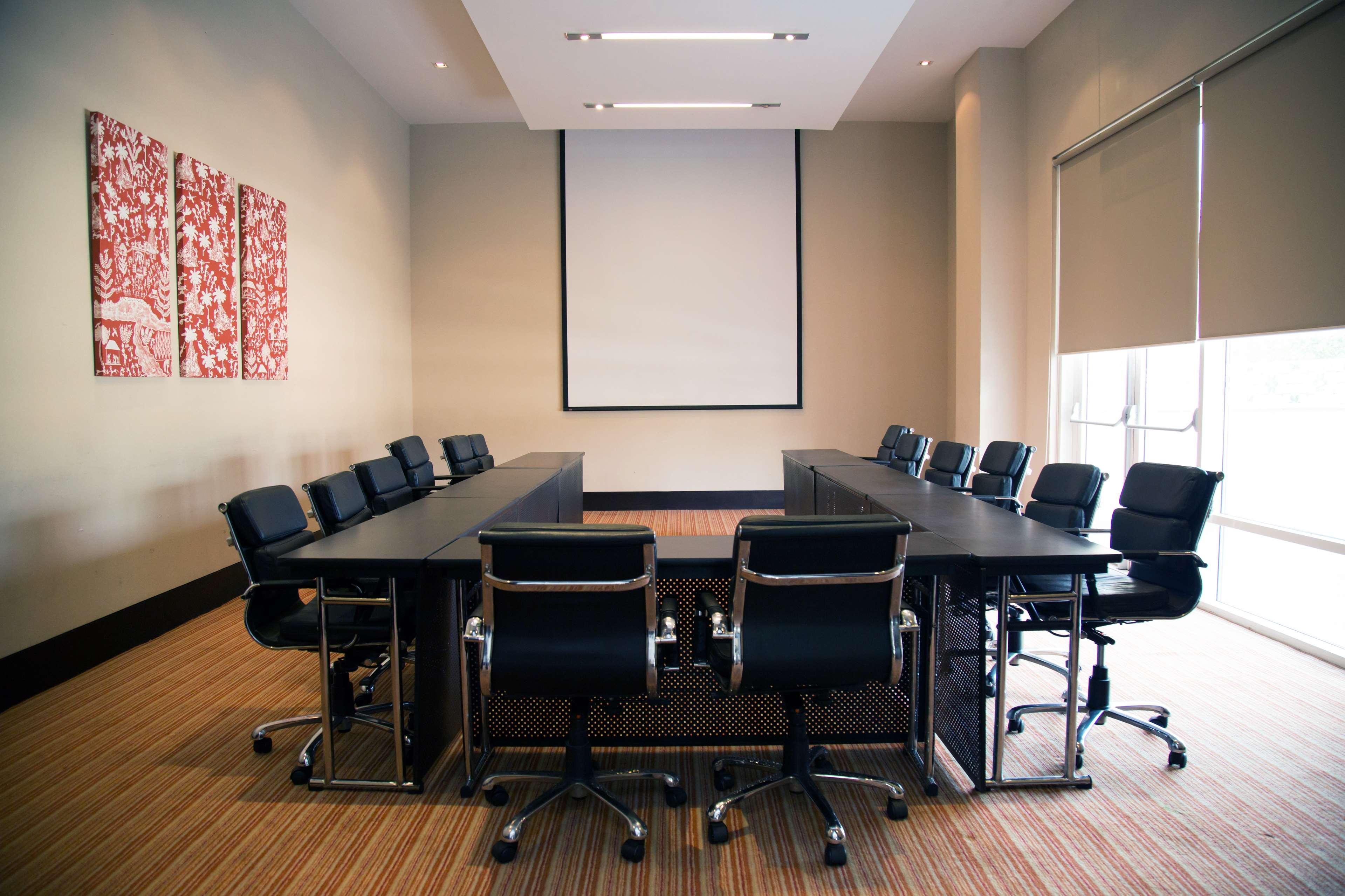 Hyatt Place Gurgaon Udyog Vihar Екстериор снимка A meeting room
