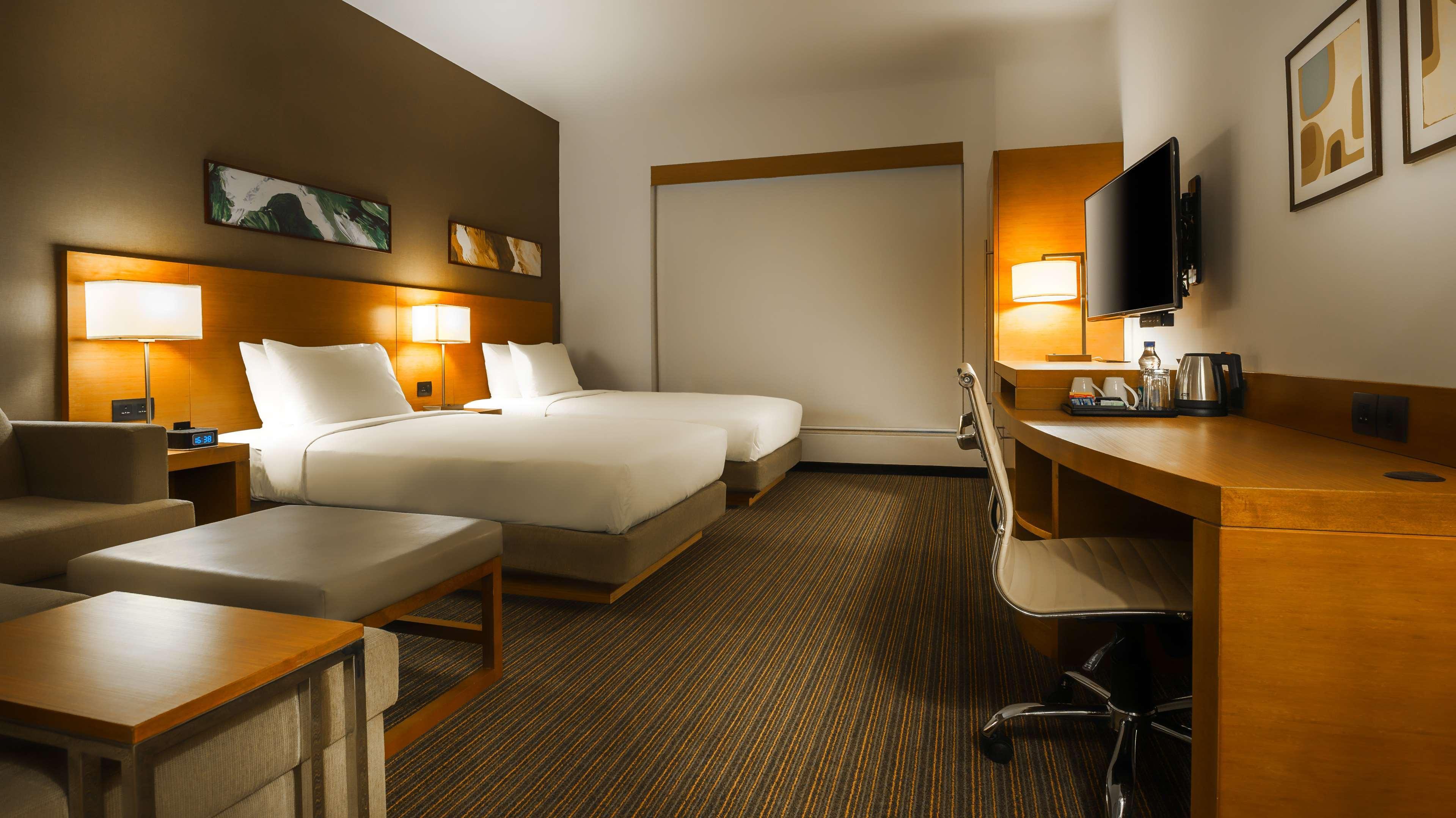 Hyatt Place Gurgaon Udyog Vihar Екстериор снимка A typical room at the Holiday Inn Express