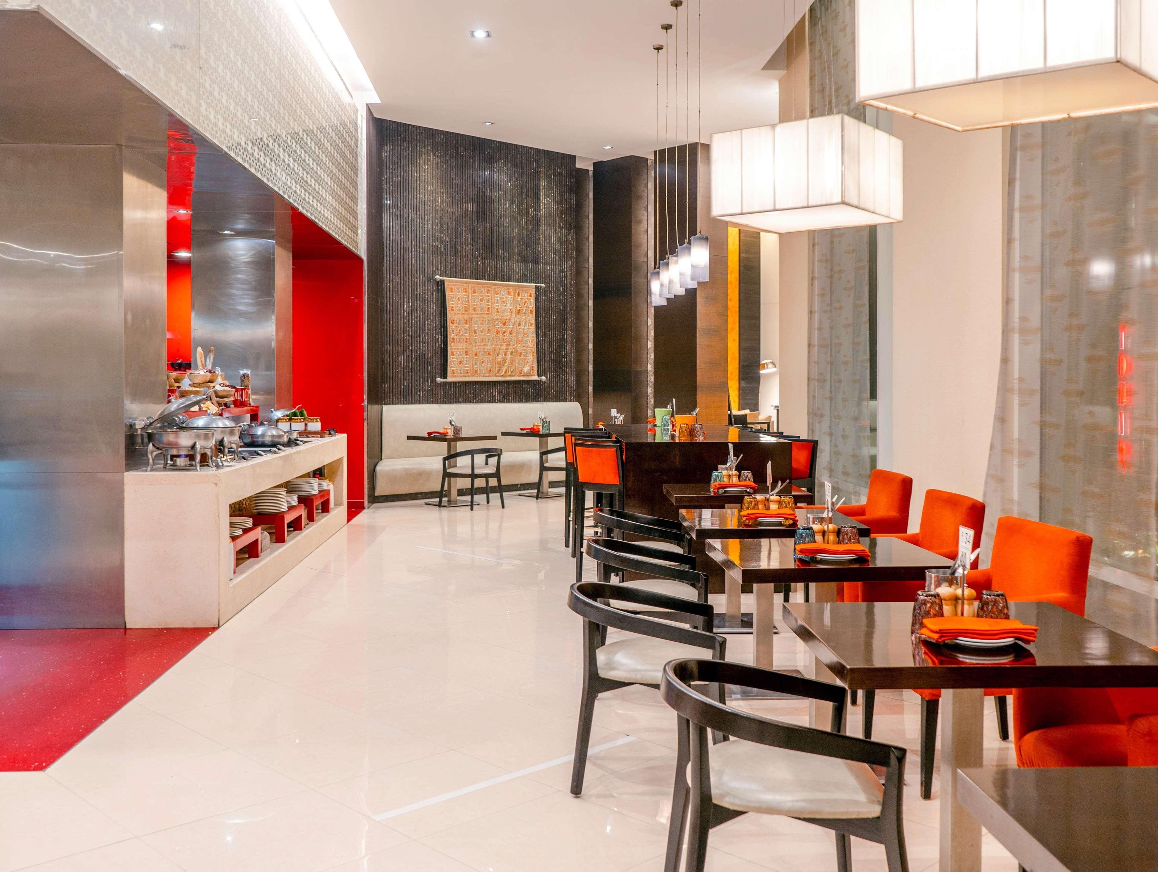 Hyatt Place Gurgaon Udyog Vihar Екстериор снимка The restaurant at the hotel