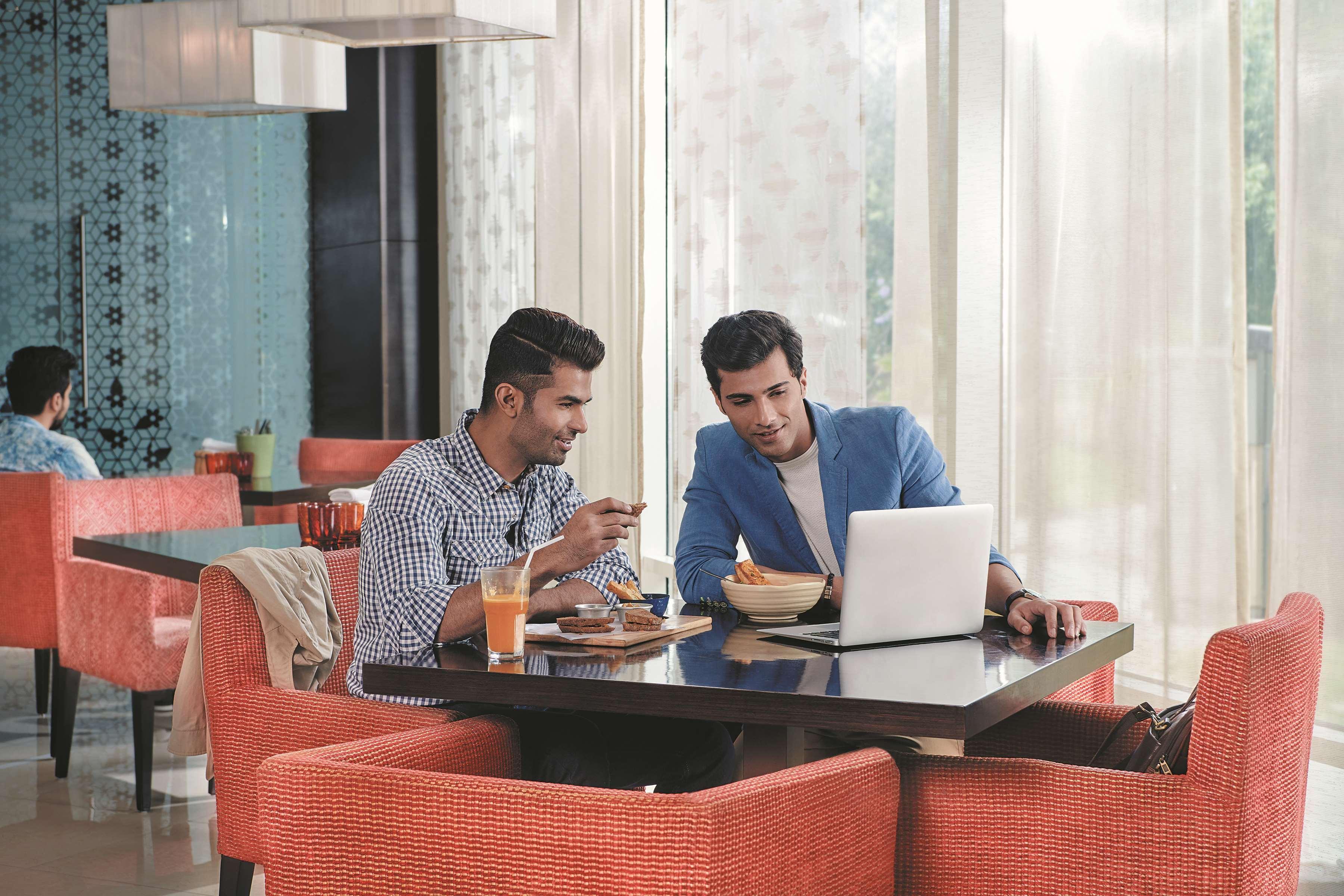 Hyatt Place Gurgaon Udyog Vihar Екстериор снимка The Lounge at Mumbai International Airport