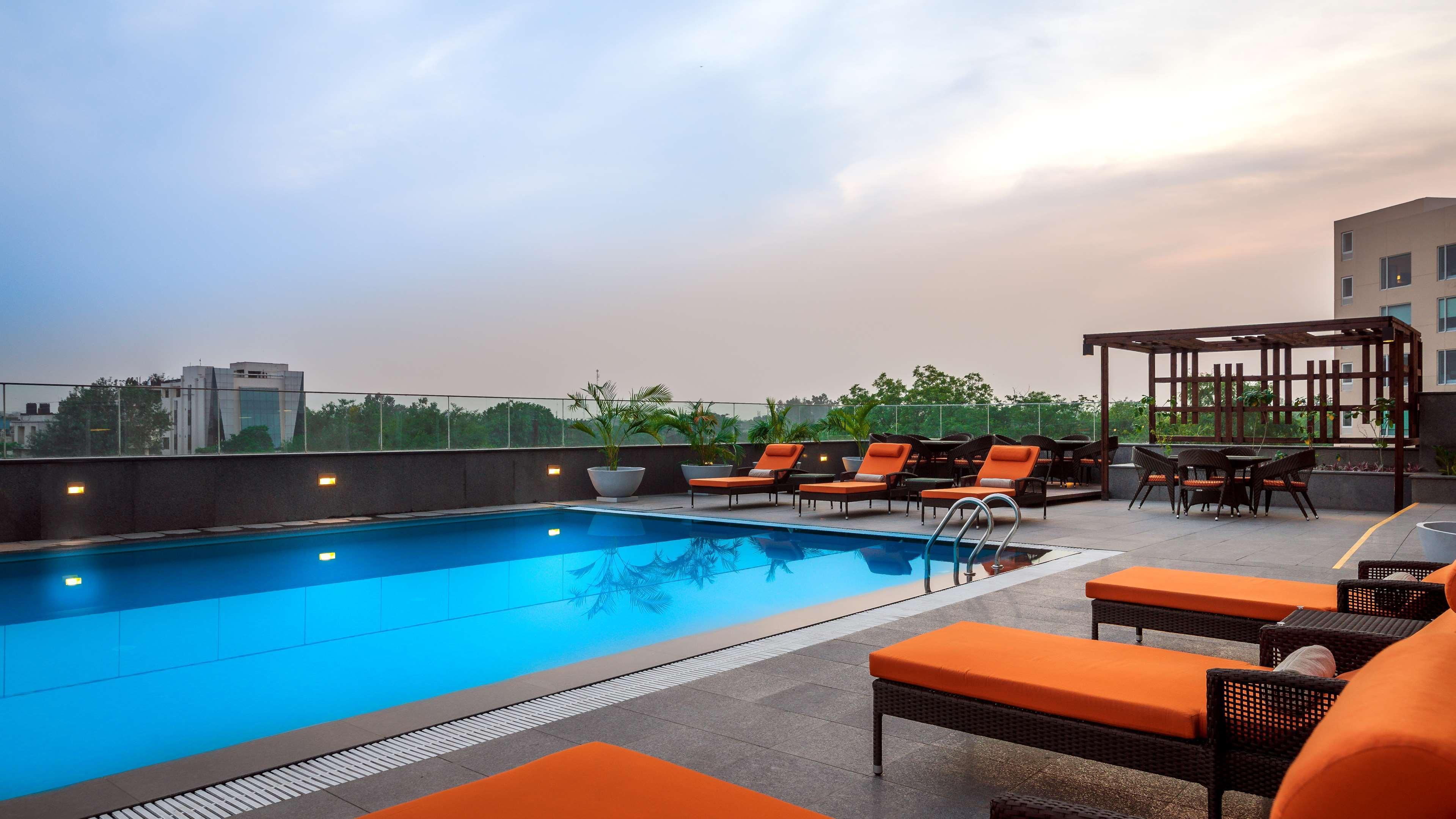 Hyatt Place Gurgaon Udyog Vihar Екстериор снимка The Park, New Delhi