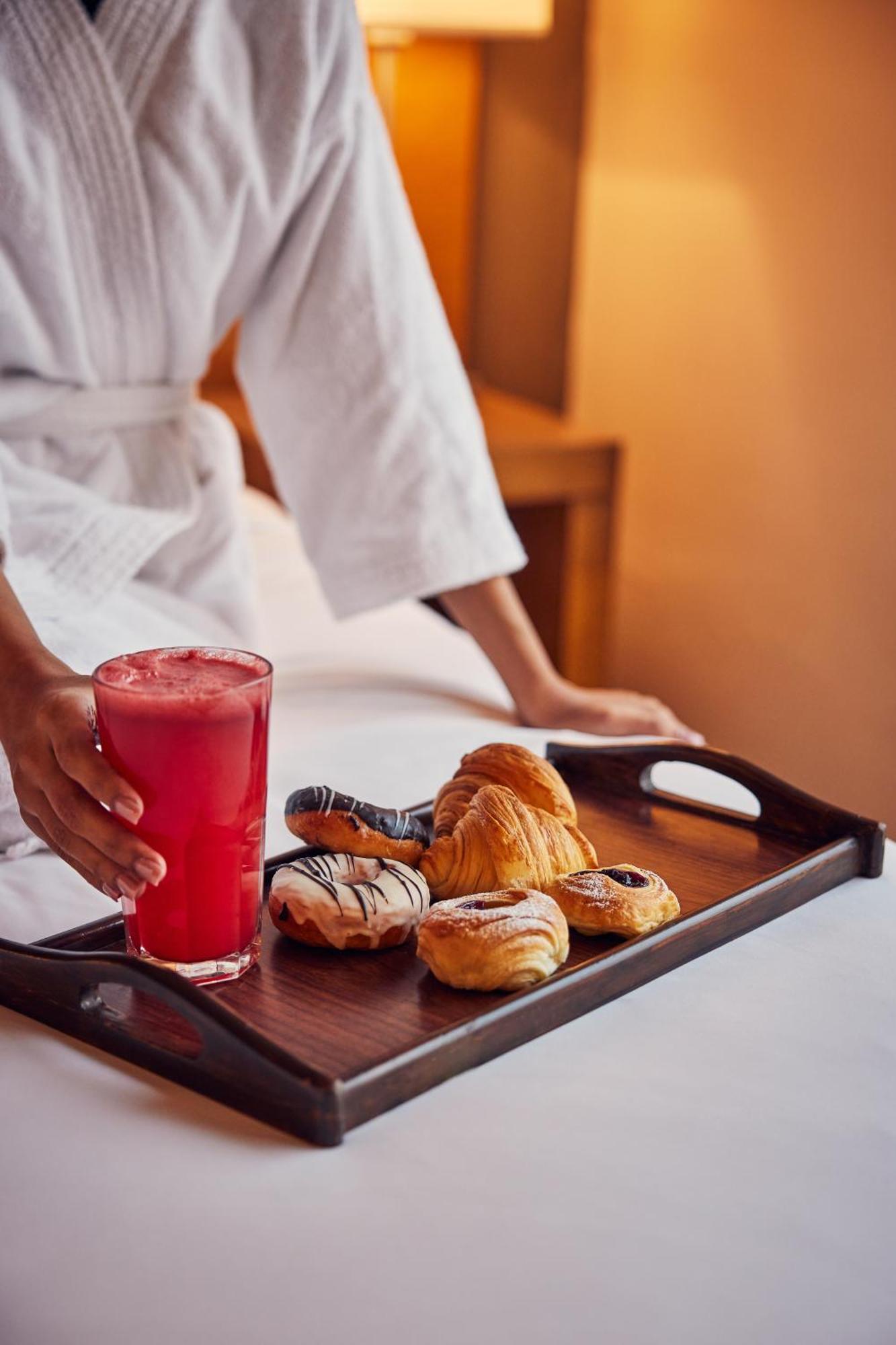 Hyatt Place Gurgaon Udyog Vihar Екстериор снимка Room service