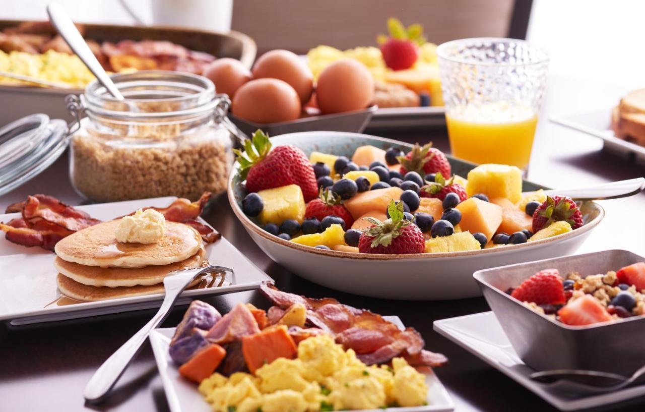 Hyatt Place Gurgaon Udyog Vihar Екстериор снимка A breakfast buffet